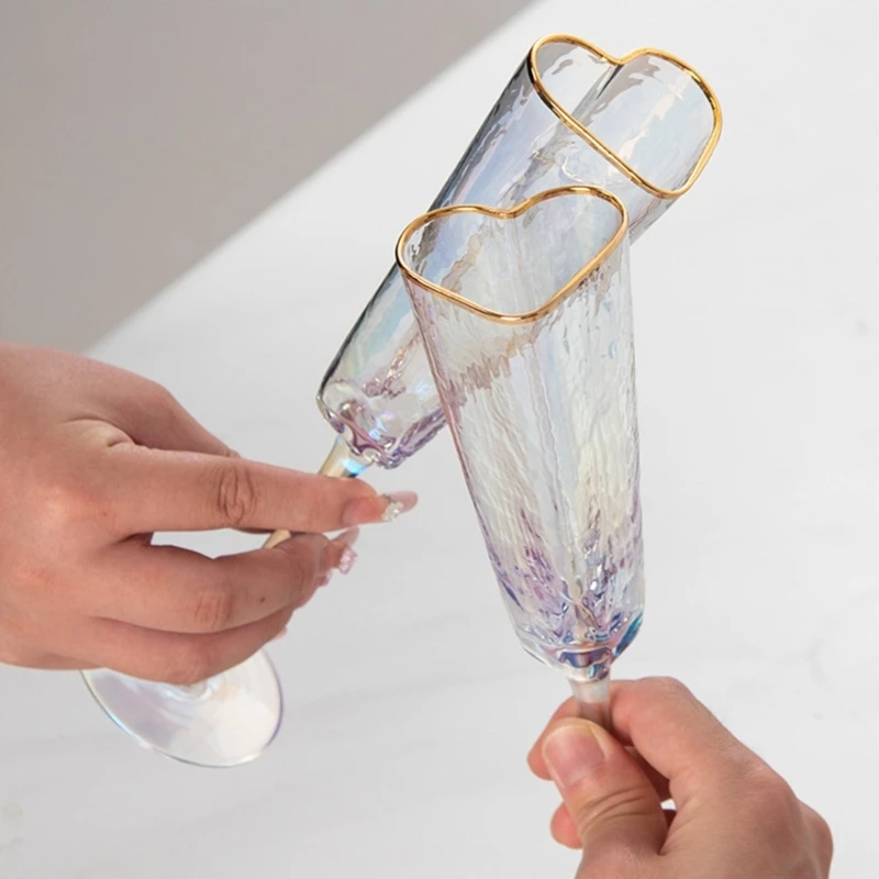 1 пара элегантных бокалов для шампанского в форме сердца с золотой оправой