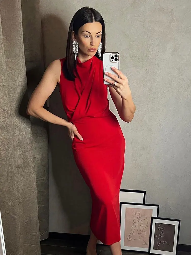 

Летнее платье-футляр с драпировкой, без рукавов, с высокой талией