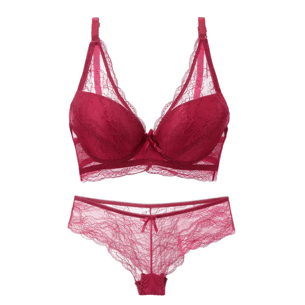 

Комплект женского кружевного нижнего белья с чашками пуш-ап и регулируемым бюстгальтером