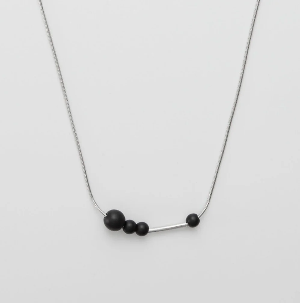 

Искусственное ожерелье с искусственными бусинами из искусственных камней