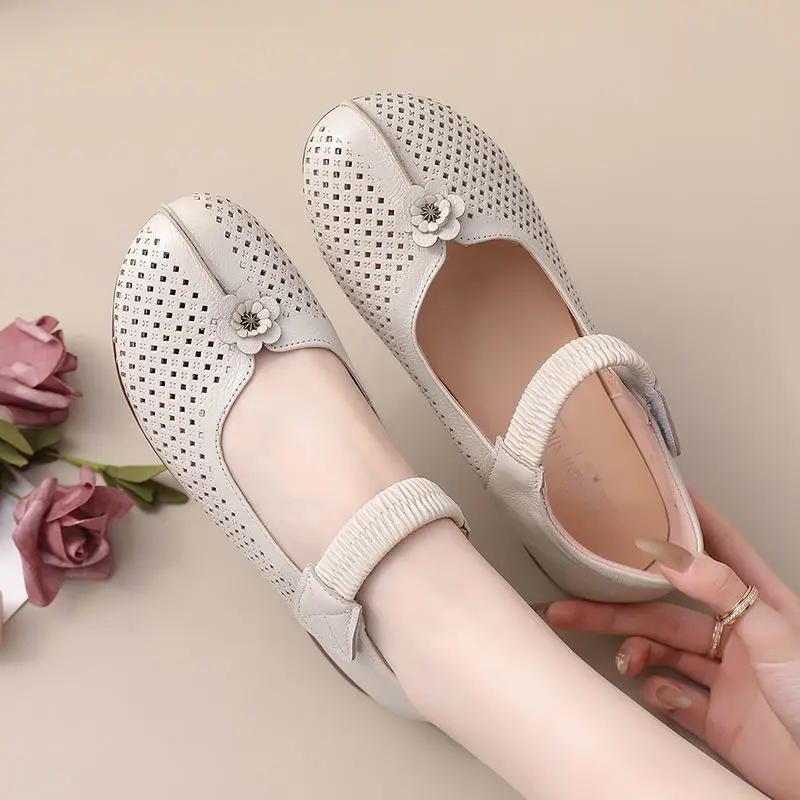 Women's Leather Flats Shoes Comfortable Hollow Breathable Summer Ladies Flats Sandals Fashion Mother Shoes Non-slip Moccasins
