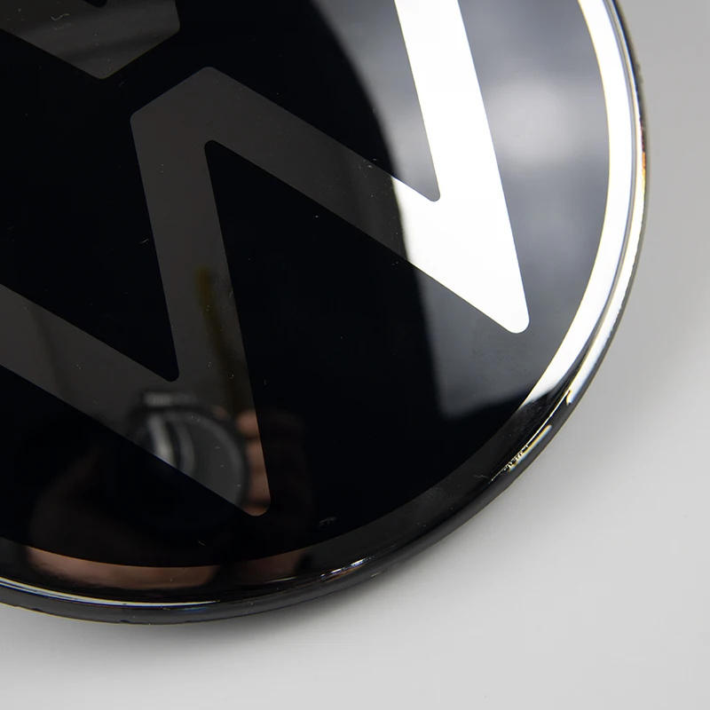 Фото Накладки на подстаканники для Volkswagen VW Golf GTI 2026 (5H0 853 601H) и эмблема решетки радиатора Volkswagen с адаптивной функцией №2