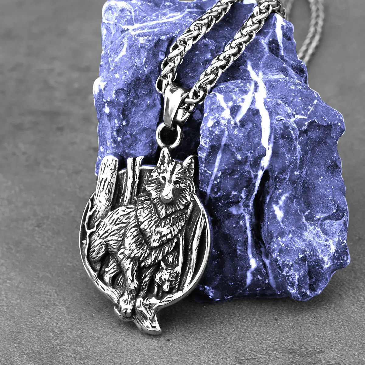 

Personality retro accessories domineering tide men chain, retro Viking animal wolf stainless steel pendant necklace for men
