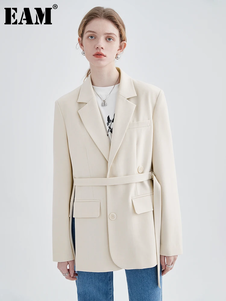 

[EAM] Women Beige Belted Slit Big Size Blazer New Lapel Long Sleeve Loose Fit Jacket Fashion Tide Spring Autumn 2022 1DE6843