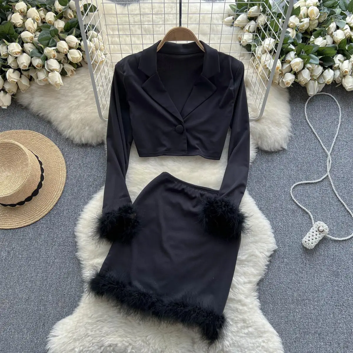 

Женский блейзер с коротким лацканом и короткой юбкой в стиле пэчворк