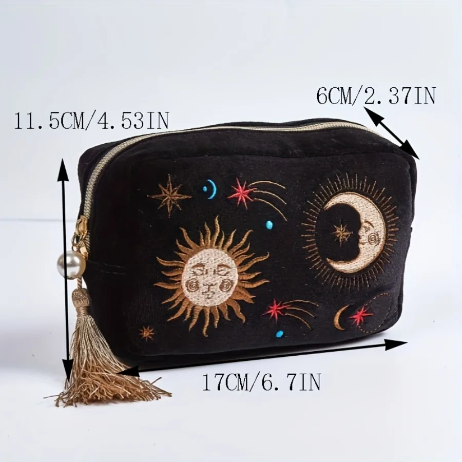 

Черная замшевая косметичка с вышивкой "Солнце и Луна"