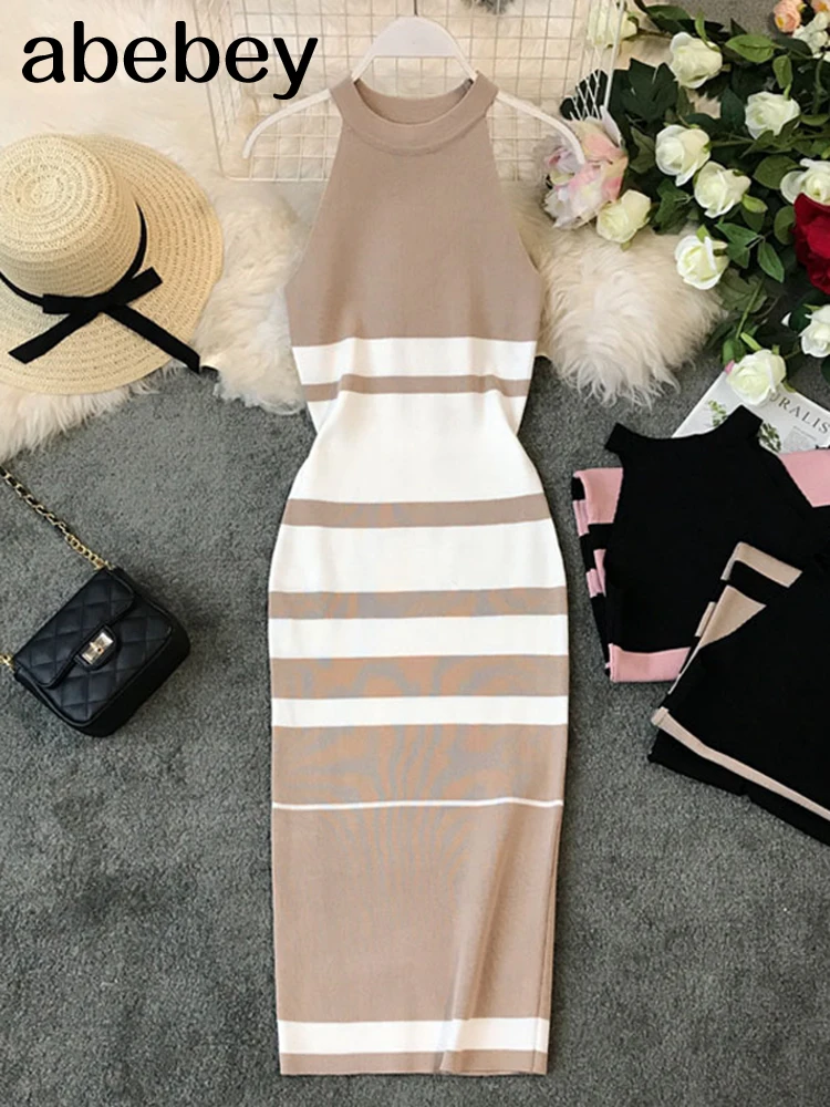 Женское трикотажное платье с круглым вырезом длинное облегающее в полоску
