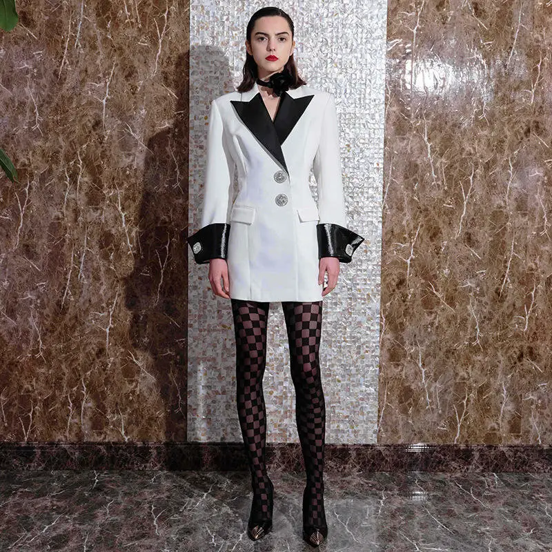 

Женский блейзер с отложным воротником, длинным рукавом и пуговицами