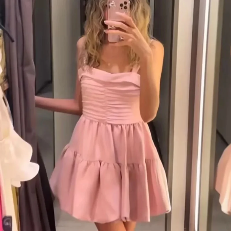 Платье-мини с рюшами и открытой спиной без рукавов
