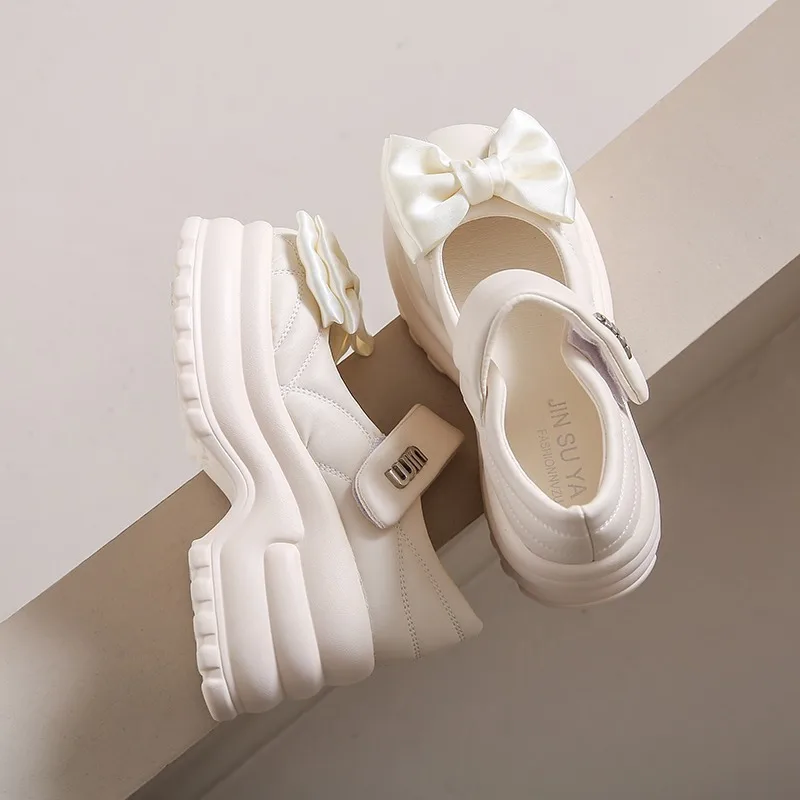 Женские кроссовки без шнуровки на толстой подошве 9 см