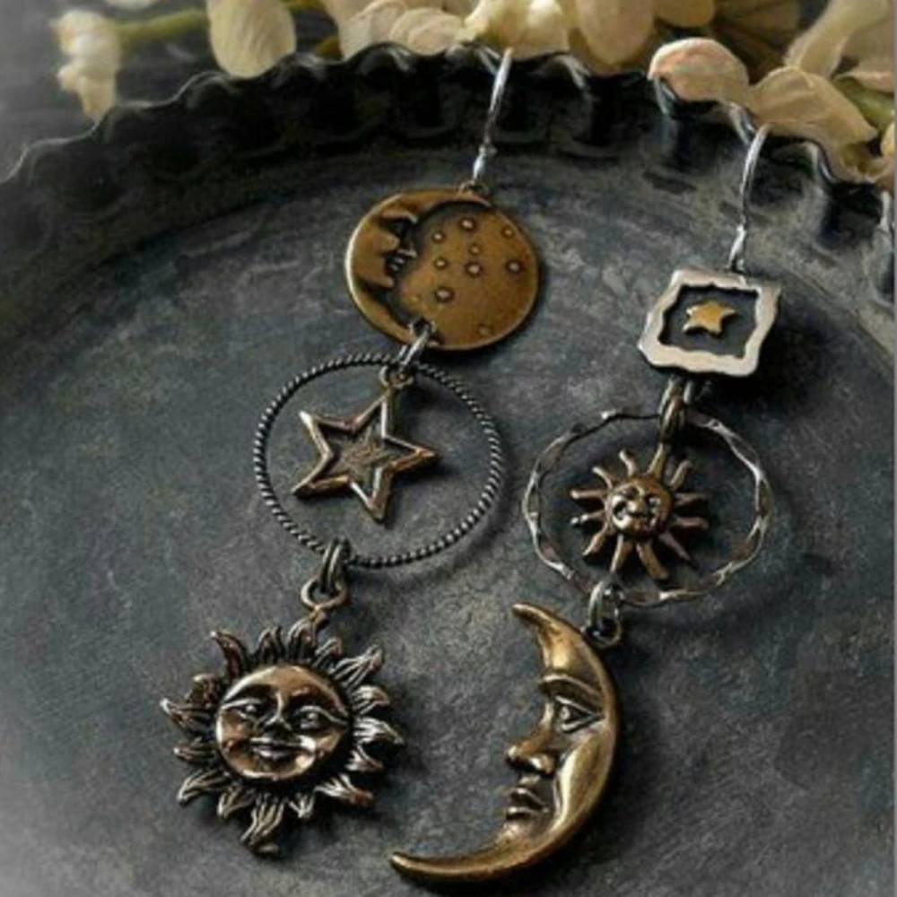 

Raylene Europe and The United States Speed Seller Independent Station Retro Pentagram Sun Moon Long Section Pendant Earrings