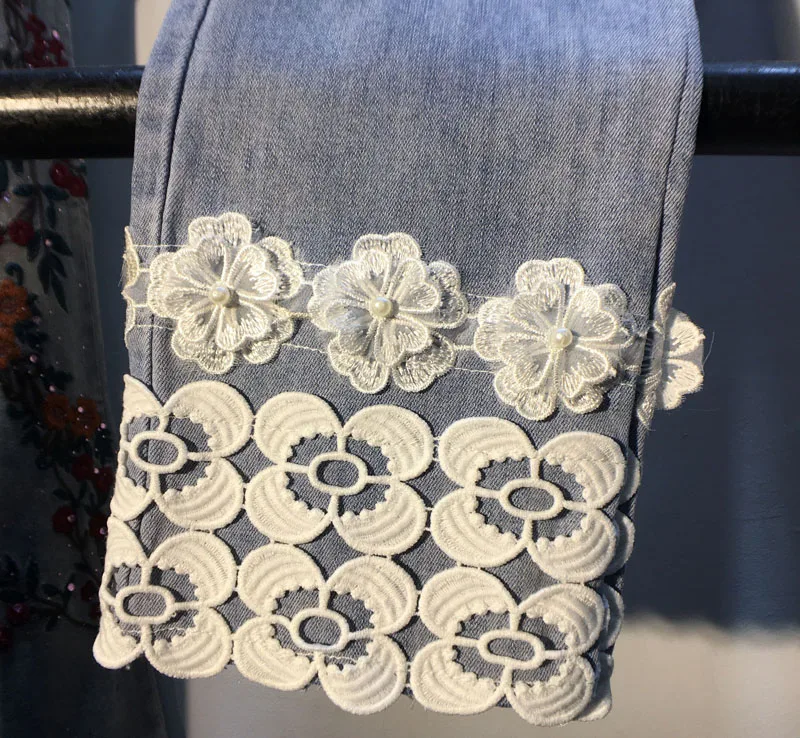 Hem Stitching Crochet Lace Flower Slimming Stretch Jeans Female 2023 Summer New Light Blue Jeans Women High Waisted Jeans