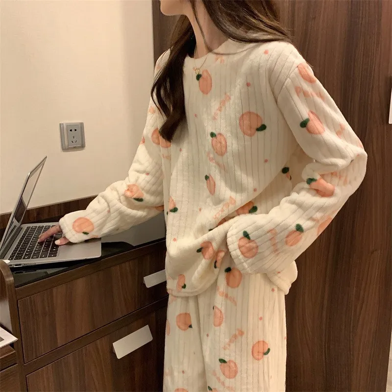Girl's Winter Warm Two-Pieces Pajamas Polyester Comfortable Skin-Friendly Thick Purity  Loose Sleepwear With Round Collar