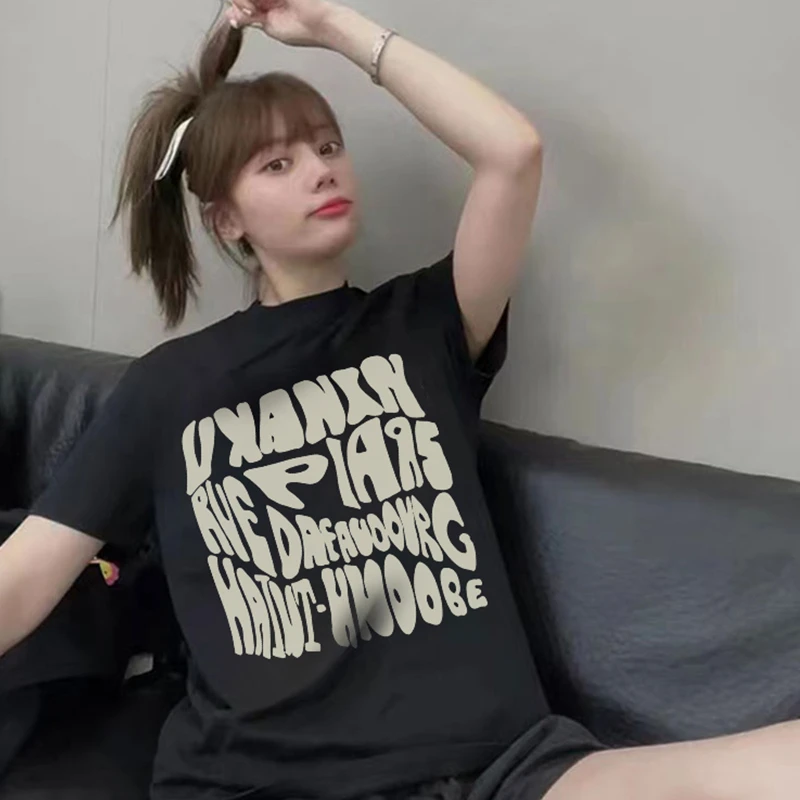

Дизайнерская Корейская шикарная футболка с графическим рисунком, трендовая летняя Женская Повседневная модная одежда с коротким рукавом и...