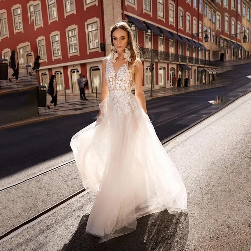

Boho Lace Applique Tulle Wedding Dress Sleeveless Open Back Beach Bridal Gown Sexy A-Line Illusion Sweep Train Vestidos De Novia