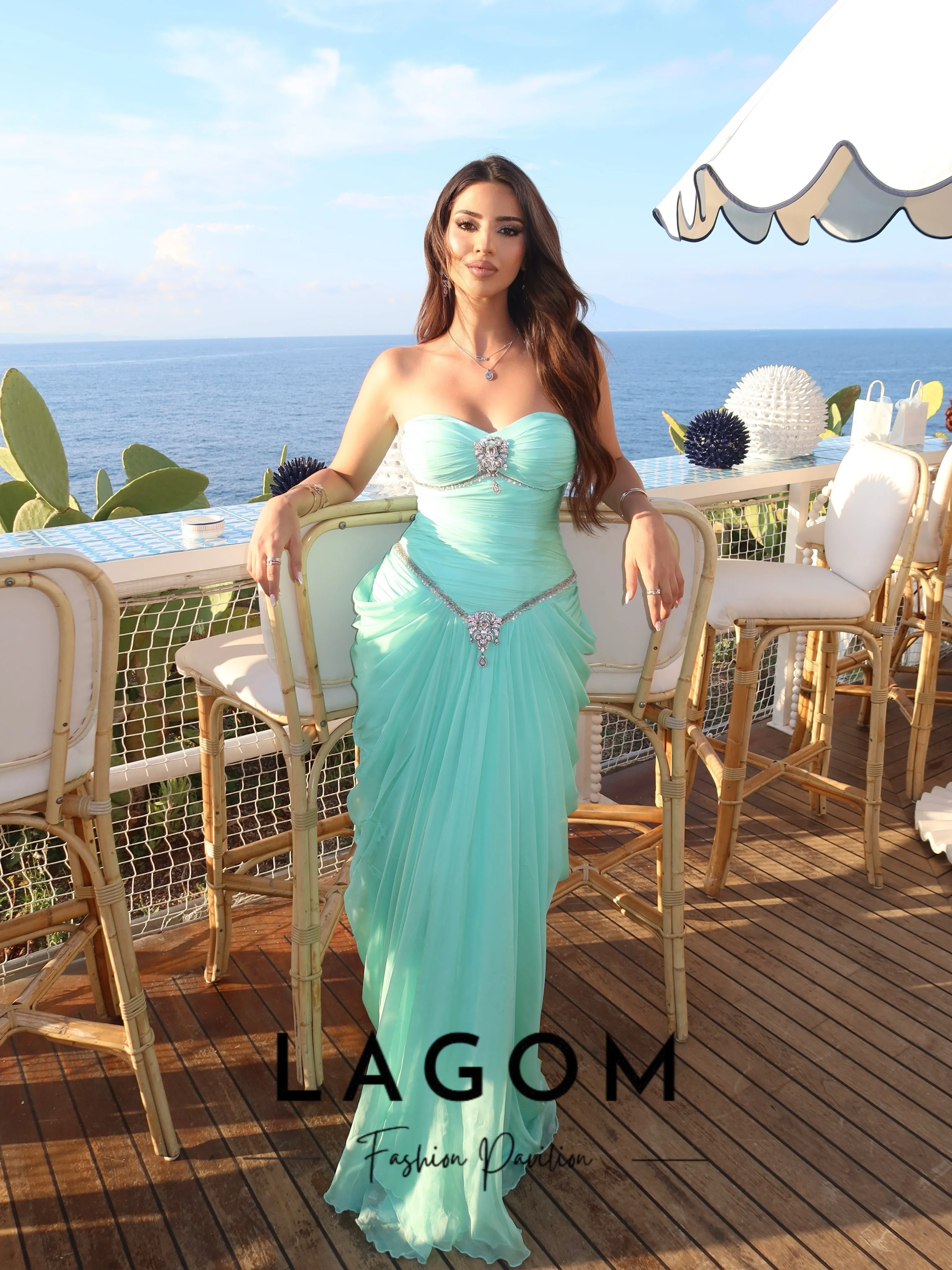 Фото Изысканное платье для выпускного вечера Lagom в мятно-зеленом цвете с декором из стразов, приталенное, с драпировкой на талии, в стиле «русалка», длиной до пола. №4