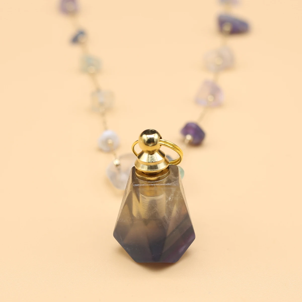 

Natural Stones Perfume Bottle Pendant Necklace Fluorite Essential Oil Diffuser Charms Chain Necklaces for Women Jewerly 23x33mm