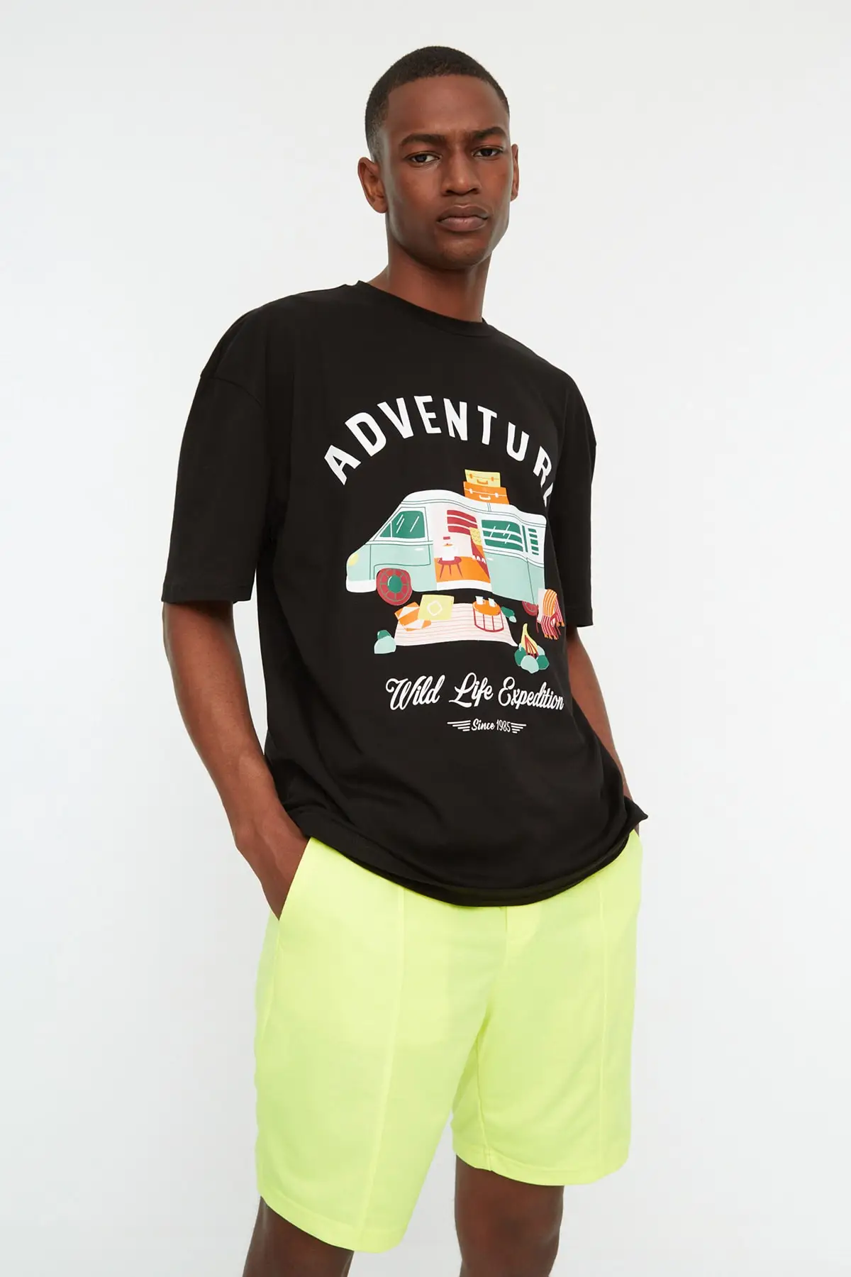 

Men's Relaxed Fit Bike Collar Short Sleeve Printed T-Shirt TMNSS22TS1229