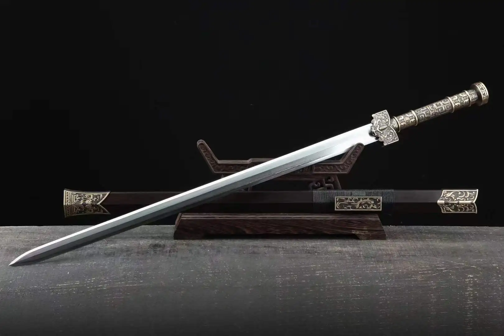 

Dragon Yin Han Jian Sword