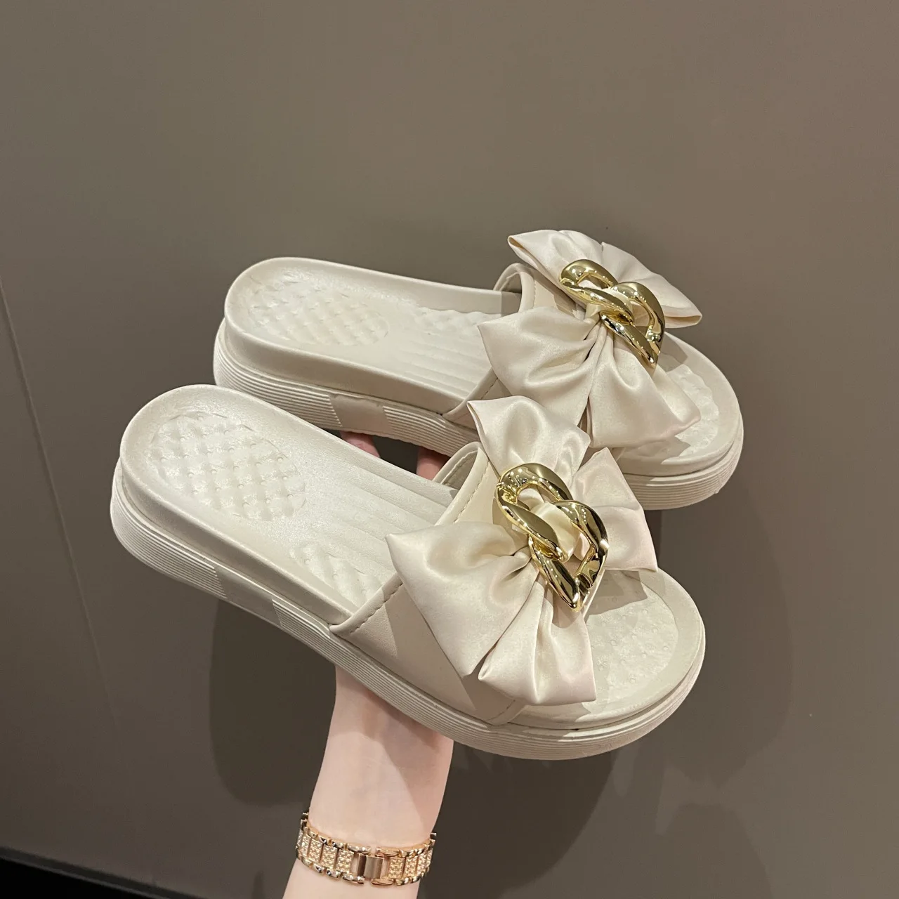 

Bowknot Thick Bottom Slippers Women Sandals Summer 2022 Fashion Metal Chain Satin Platform Slippers Outdoor Beach Slides Shoes