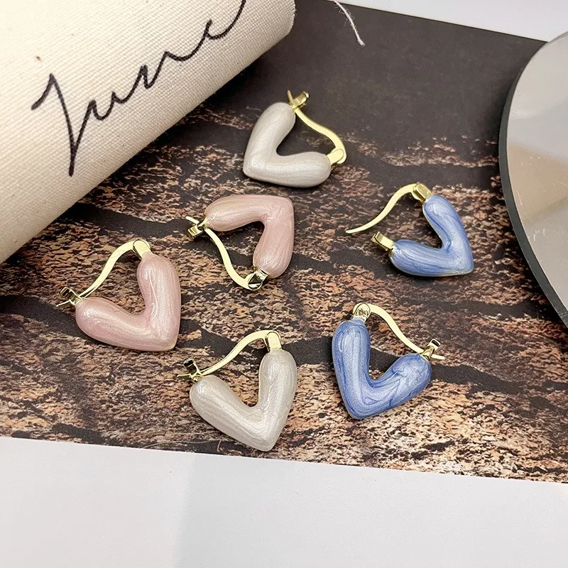 

2023 New South Korea Light Luxury High-grade Love Earrings for Women Fashion Elegant Metal Jewelry Gifts