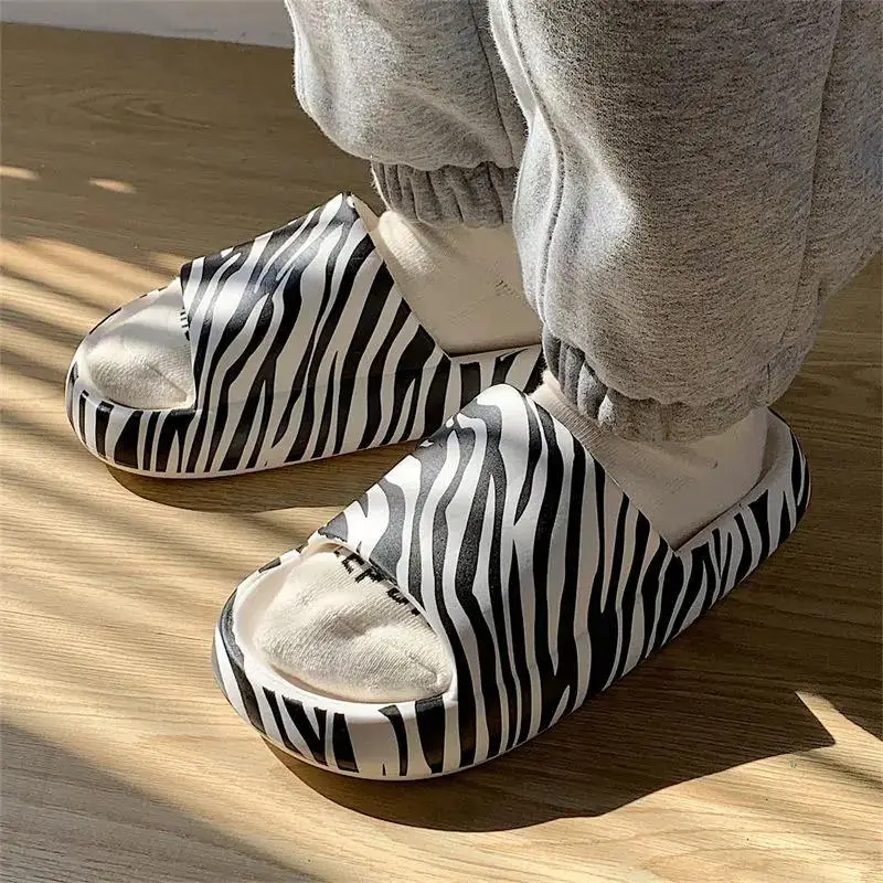 

2022 Women Summer Slippers Thick Sole Leopard Fruit Print Indoor Outside Platform Shoes Female Male Fashion Slides Beach Slipper