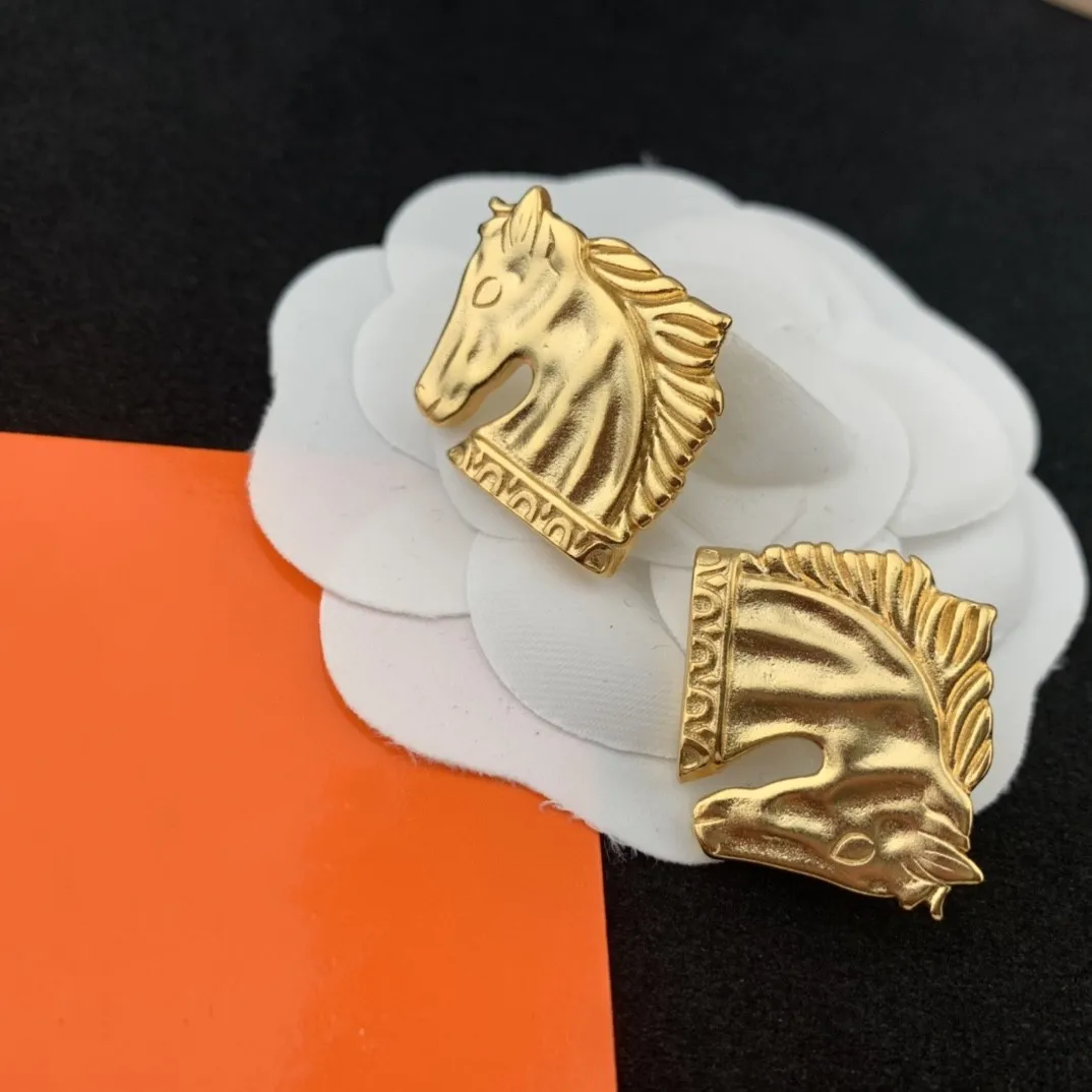 

Light luxury horse head pattern retro high-end women's trendy earrings