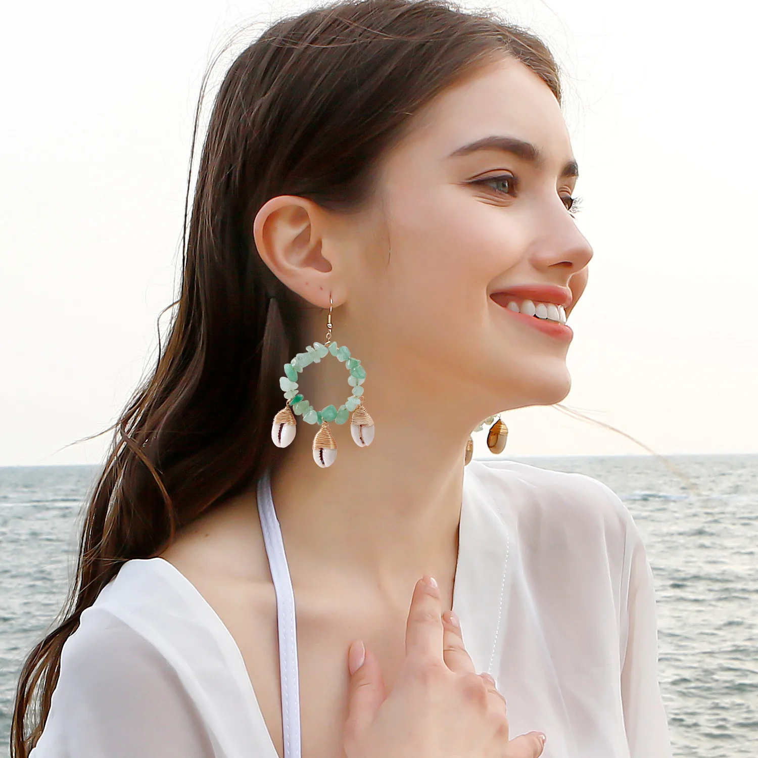 

2023 New Shell Earrings for Women Bohemian Crushed Stone Dangle Earring Vintage Hand-woven Earrings for Summer Vacation Beach