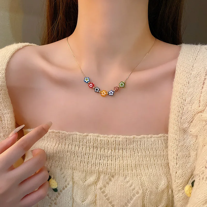 

2022 new glass flower necklace female lovely fresh sweet cool personality collarbone chain matching temperament collars