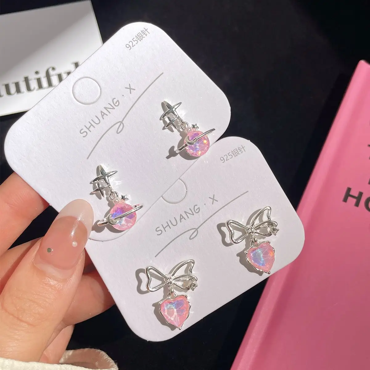 Женские серьги-подвески в виде цветной планеты с бантом