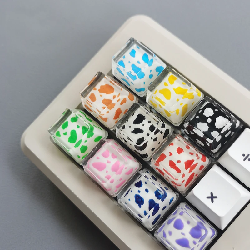

Cute Black And White Cow Keycap Hand-made Resin R4 ESC Personalized Game Cross Shaft Mechanical Keyboard Keycap