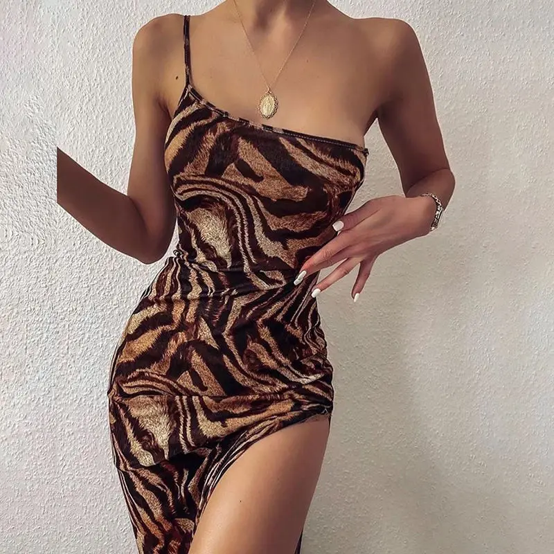 

European and American Sexy Oblique Shoulder Tiger Pattern Split Hip Spaghetti Straps Long Dress Women's Summer Street Shooting W
