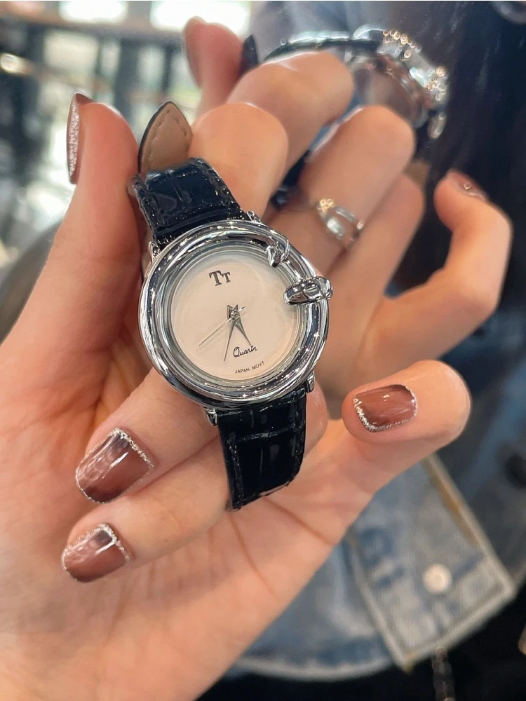 Niche Casual Temperament Women's Watch Fashion Small Dial High Quality Belt Design Quartz Watch Workplace Life Wear Watch
