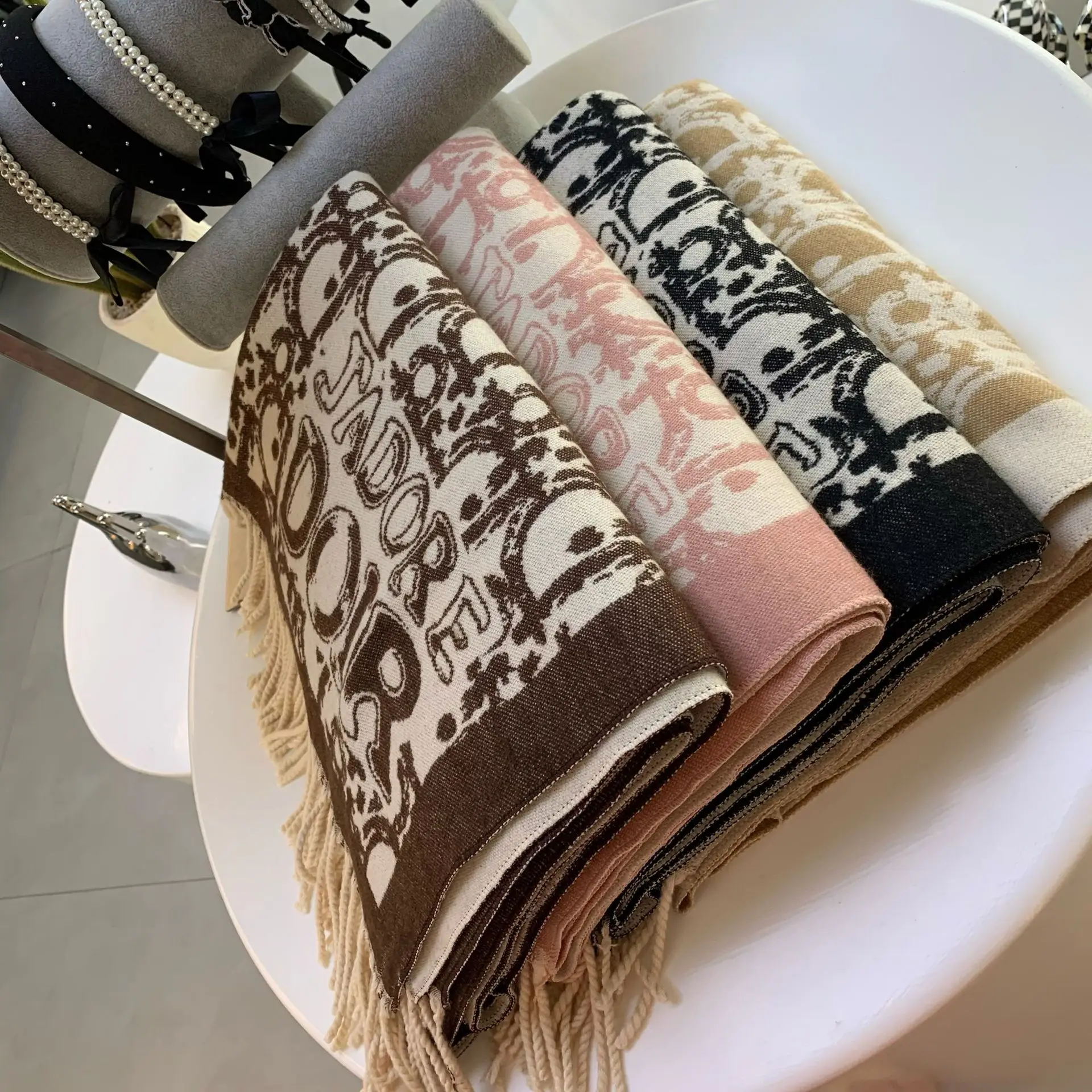 

Luxury Women Warm Winter Scarf Houndstooth Plaid Tassel Wraps Long Pashmina Thick Soft Vintage Shawl Outdoor Imitation Cashmere