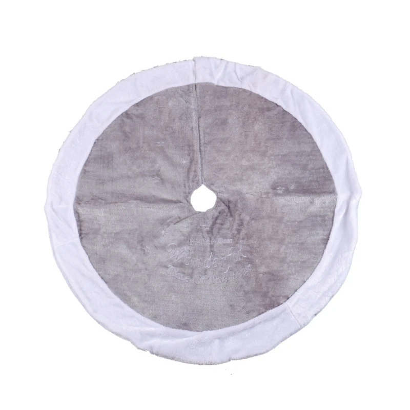 

Юбка «Рождественская елка» с буквенным узором из мягкой и гладкой ткани подчеркнет красоту вашего елочного украшения