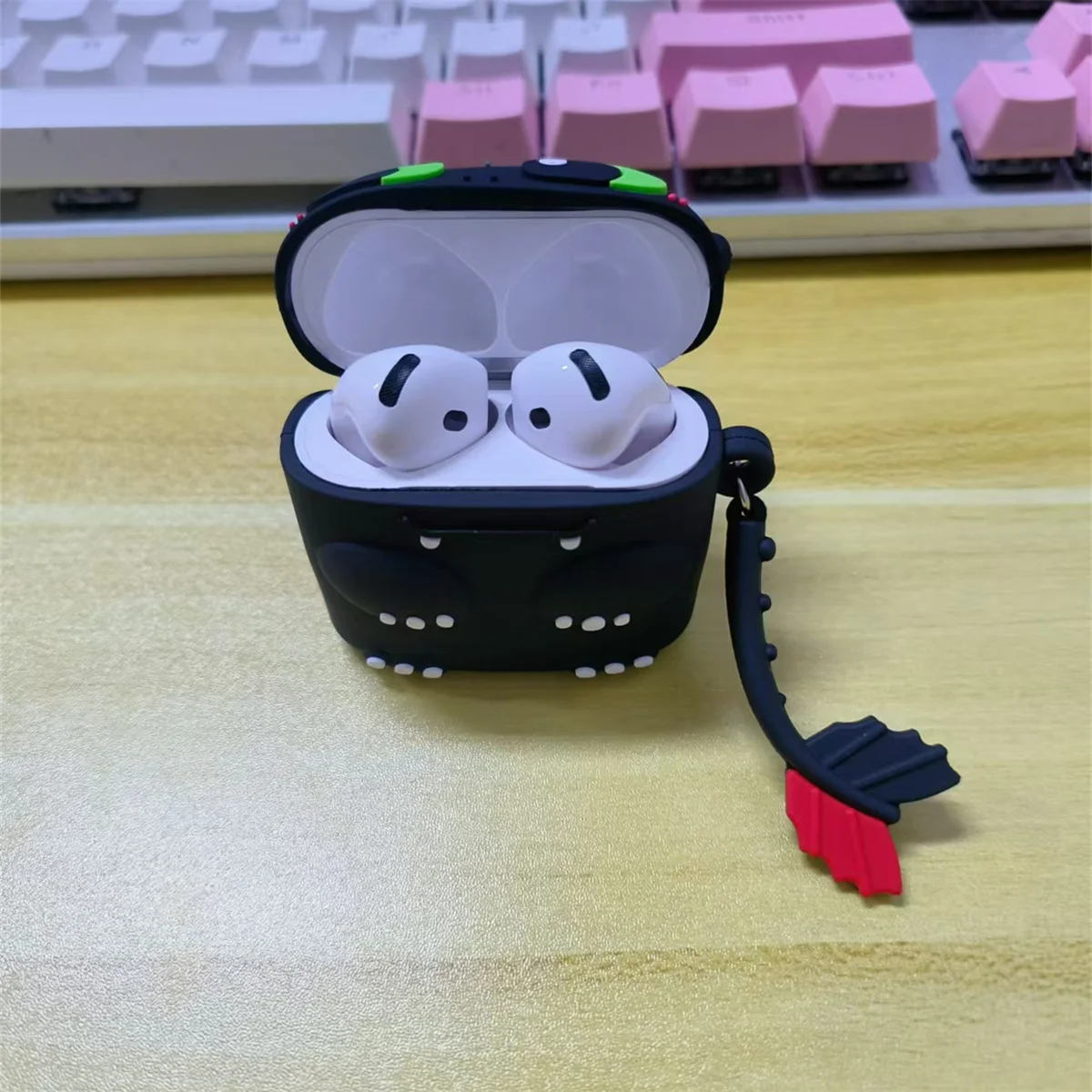 Силиконовый чехол для наушников AirPods 4-го поколения
