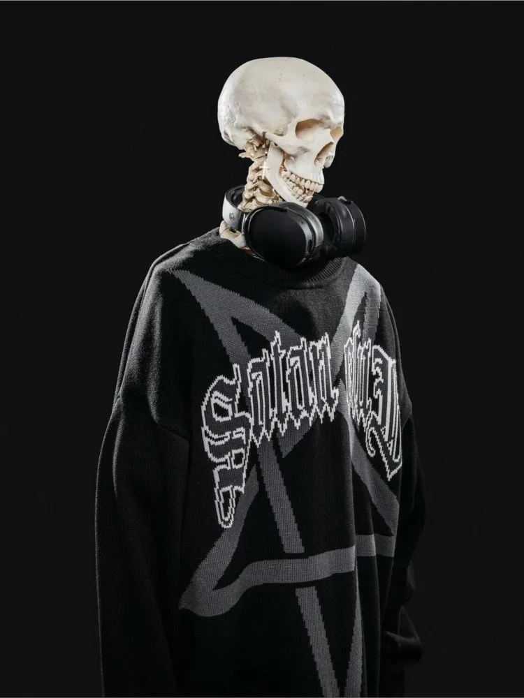 Вязаный мужской пуловер с рисунком сатаны