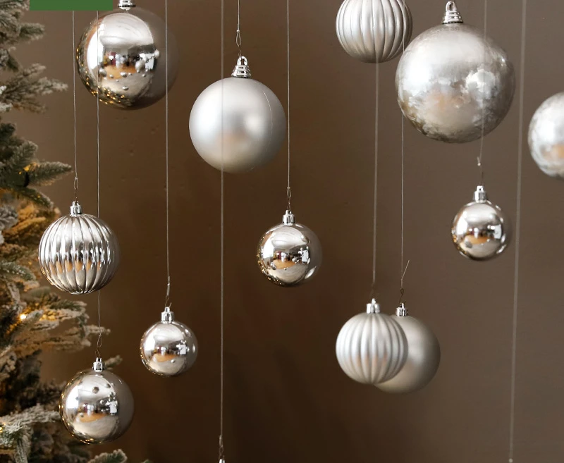 Серебряный глянцевый матовый елочный шар высокого класса