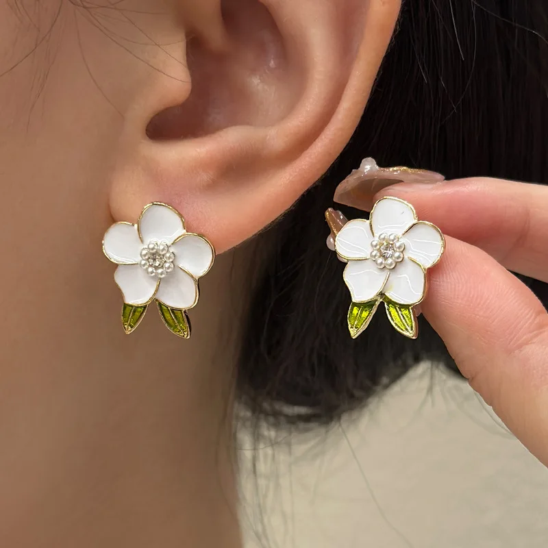 

Женские серьги-гвоздики с искусственным жемчугом