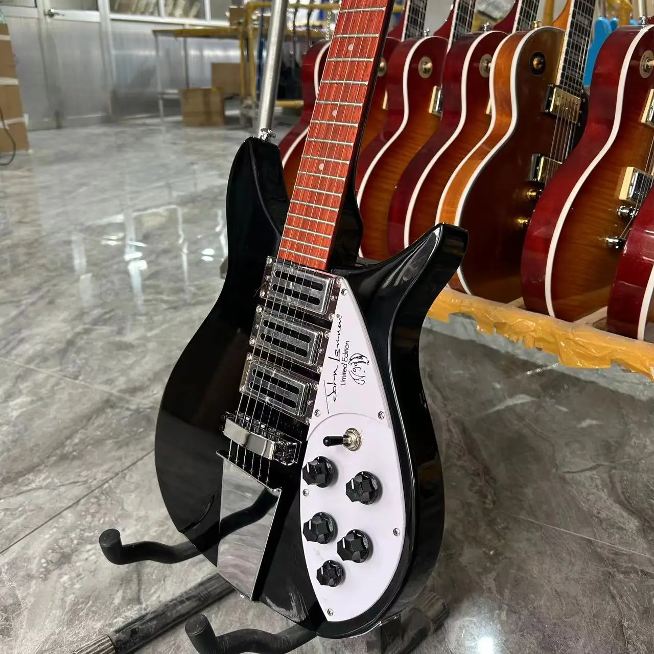 Электрогитара Rickecker 325 мост системы R Tail черный цвет корпус из красного дерева