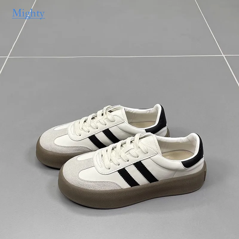 Кожаные тренировочные женские туфли новинка 2024 маленькие белые на толстой