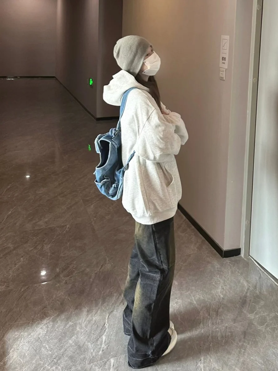 Рисунок 5 - Серый свитер с капюшоном и надписью для женщин