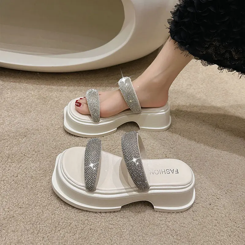 

Женские блестящие шлепанцы на танкетке, из ПУ кожи