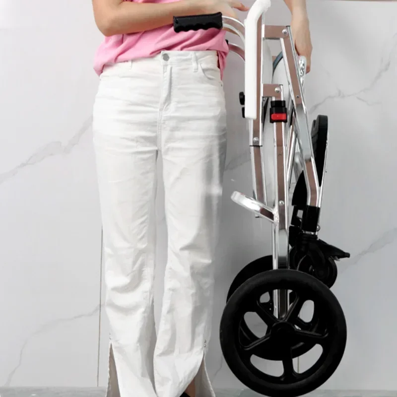 Портативное кресло с подъемным сиденьем шезлонг гериатрическое подносом