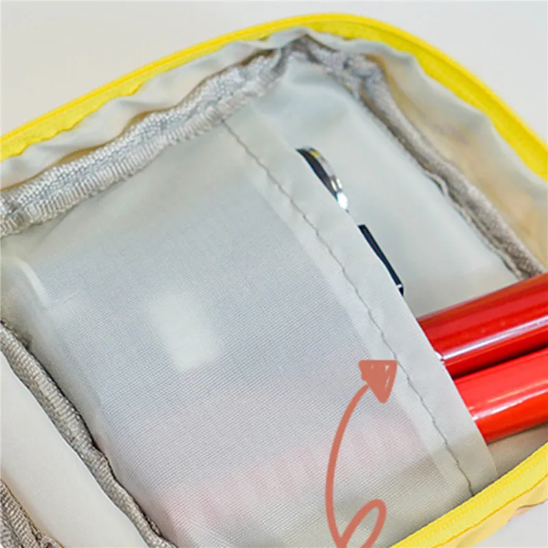 Косметичка на молнии с принтом животных