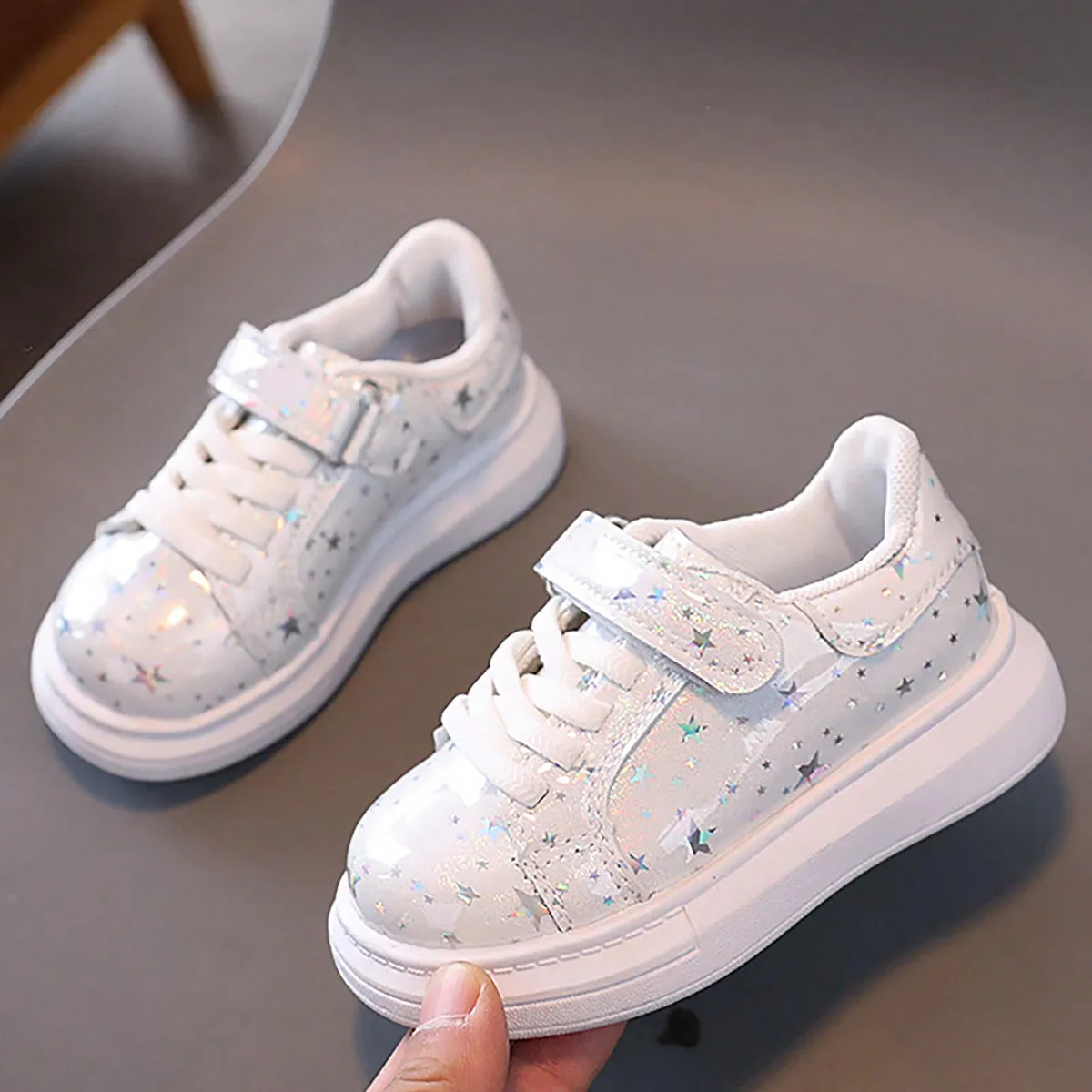 Пара маленьких звезд модная Яркая кожаная Нескользящая спортивная обувь