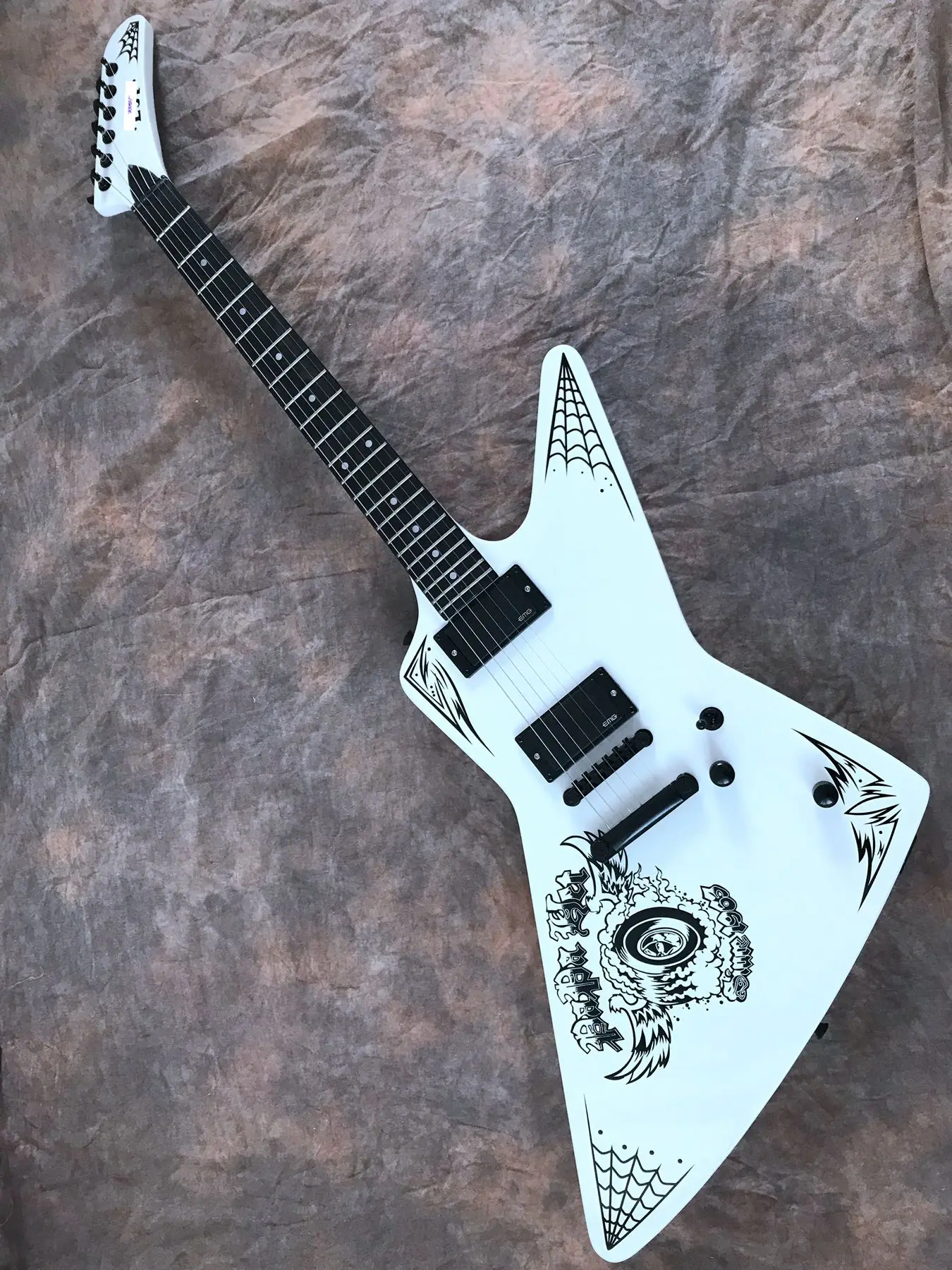 

Гитара с рисунком инопланетянина паука, фингерборд из розового дерева, деревянный корпус с сердечником цветущего персика, гарантия качества