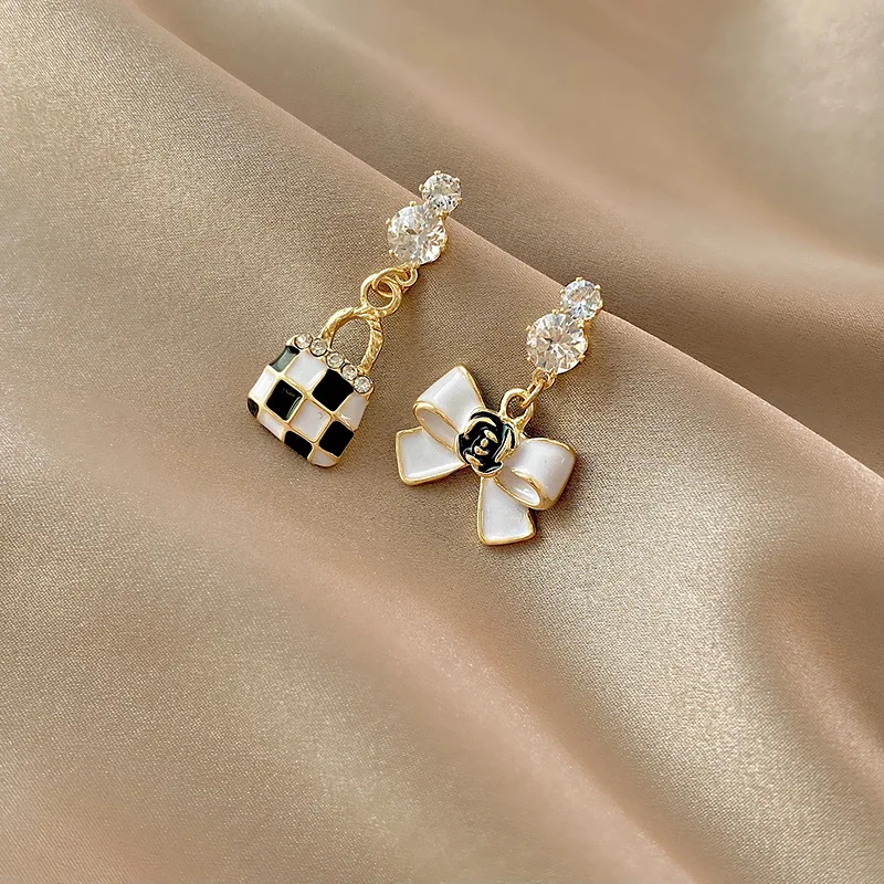 

Japanese Korean New Asymmetrical Trend Black and White Plaid Bow Earrings Women Ins Fashionable Personality High Quality Earring