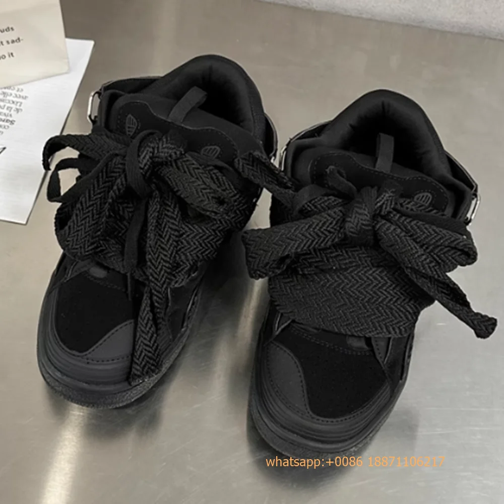 Спортивные женские кроссовки на толстой подошве