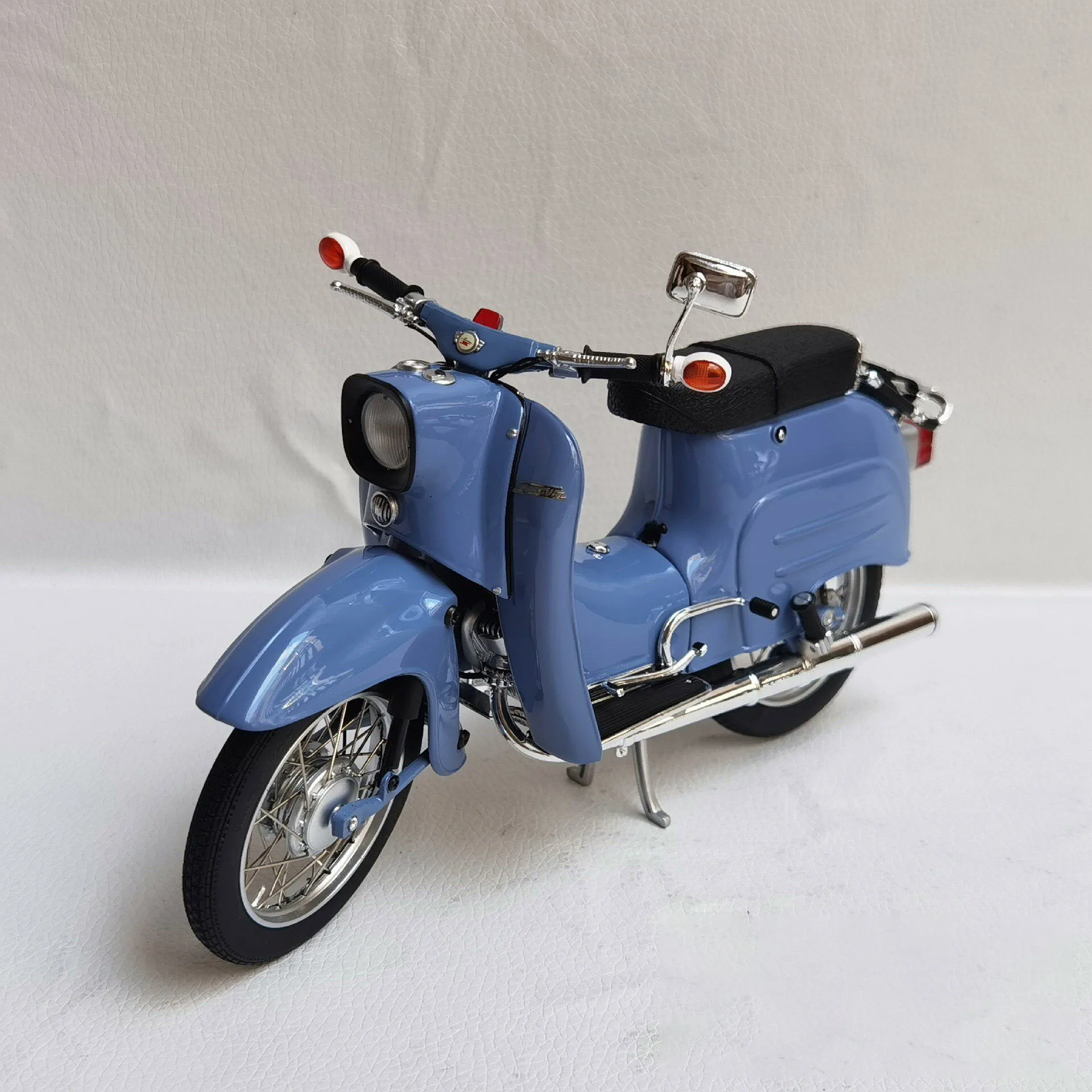 Фото Коллекционная модель мотоцикла Schuco Diecast 1/10 Simson KR51/1 Light Motorcycle 2a из сплава, в коробке №4